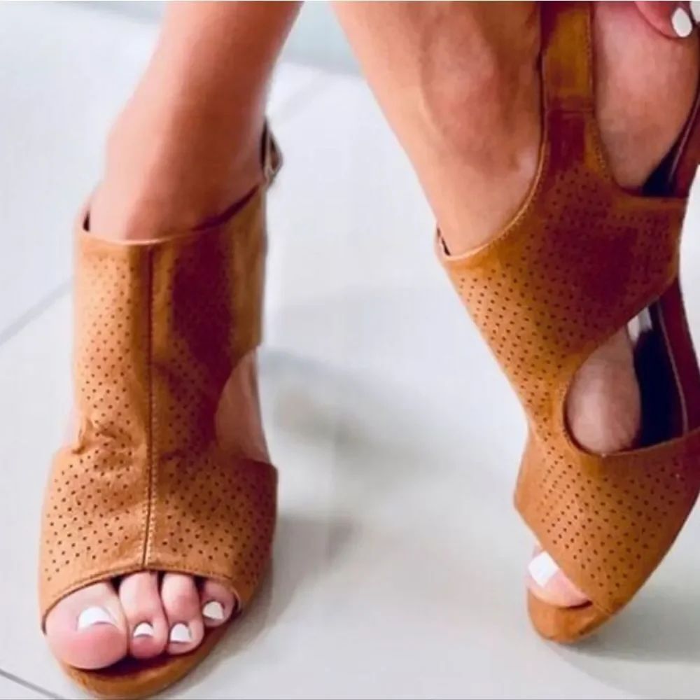 GIRL MIA TOLULLAH BLOCK HEEL PEEP TOE ANKLE STRAP SANDAL